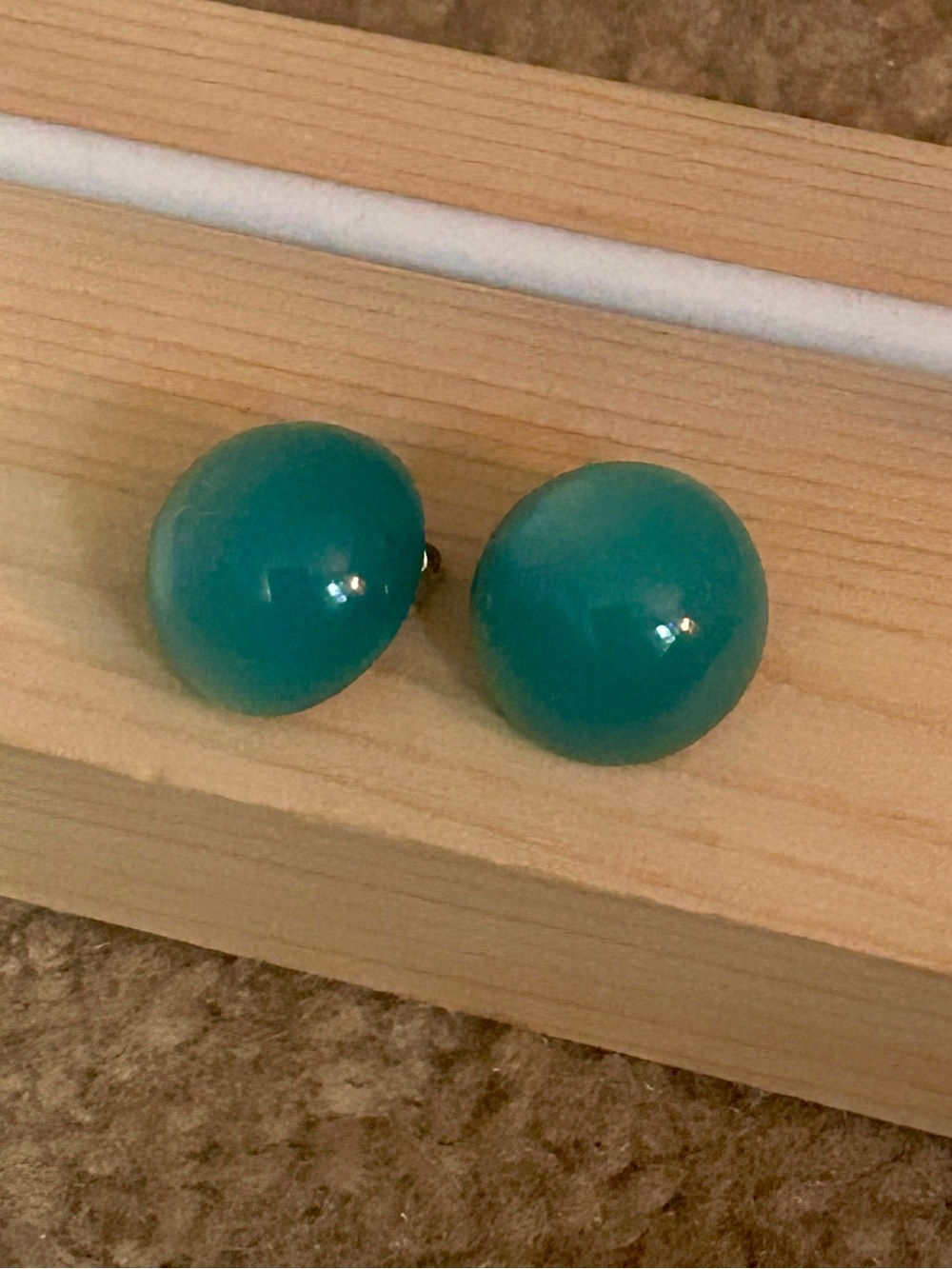 Stunning Vintage Signed Napier Round Teal Blue Moonglow Clip Earrings